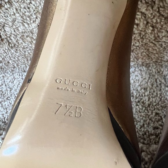 Gucci Women's Gold Leather Platform Pump. - Picture 11 of 12